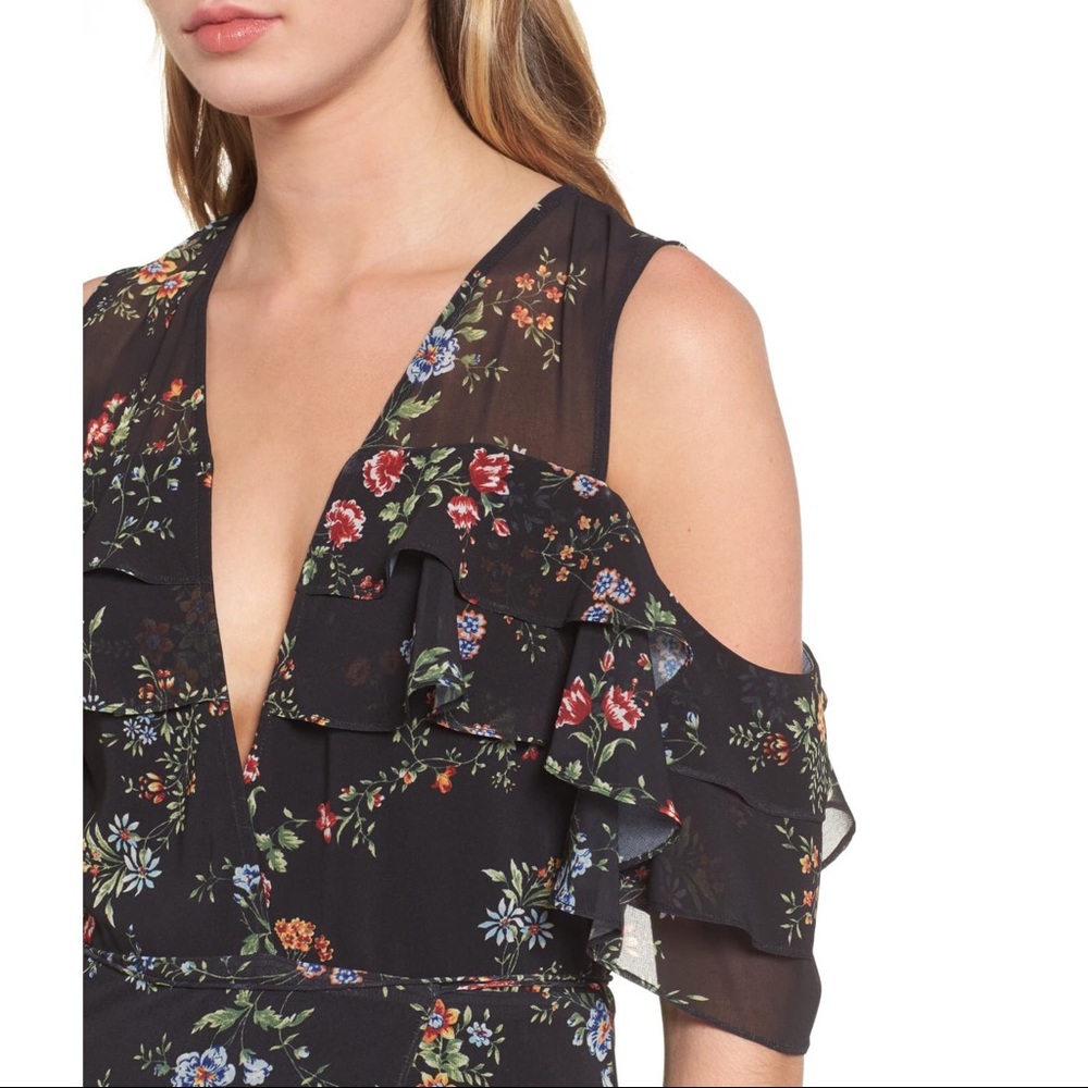 Cold shoulder floral wrap dress - Picture 6 of 8